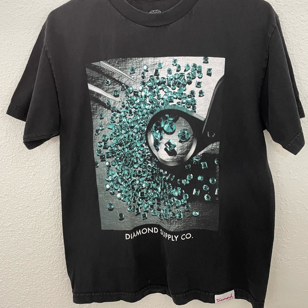 DIAMOND SUPPLY CO. BLUE DIAMONDS GRAPHIC- BLACK T-SHIRT (Medium)